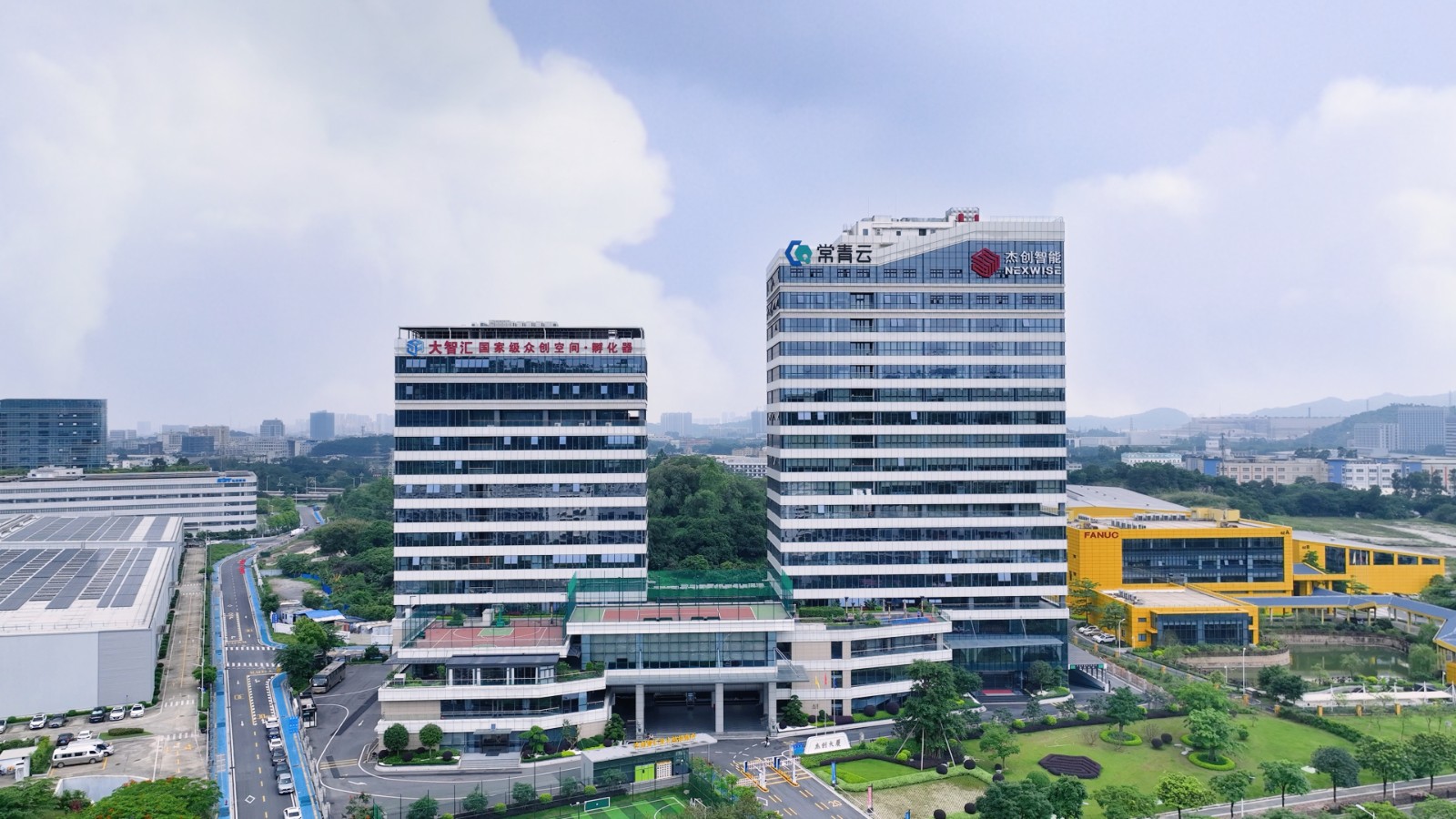 365英国上市公司大厦（晴天）